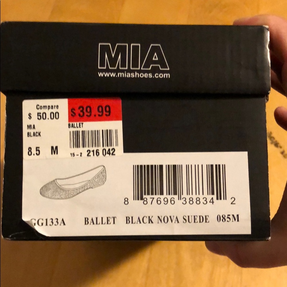 Black ballet flats